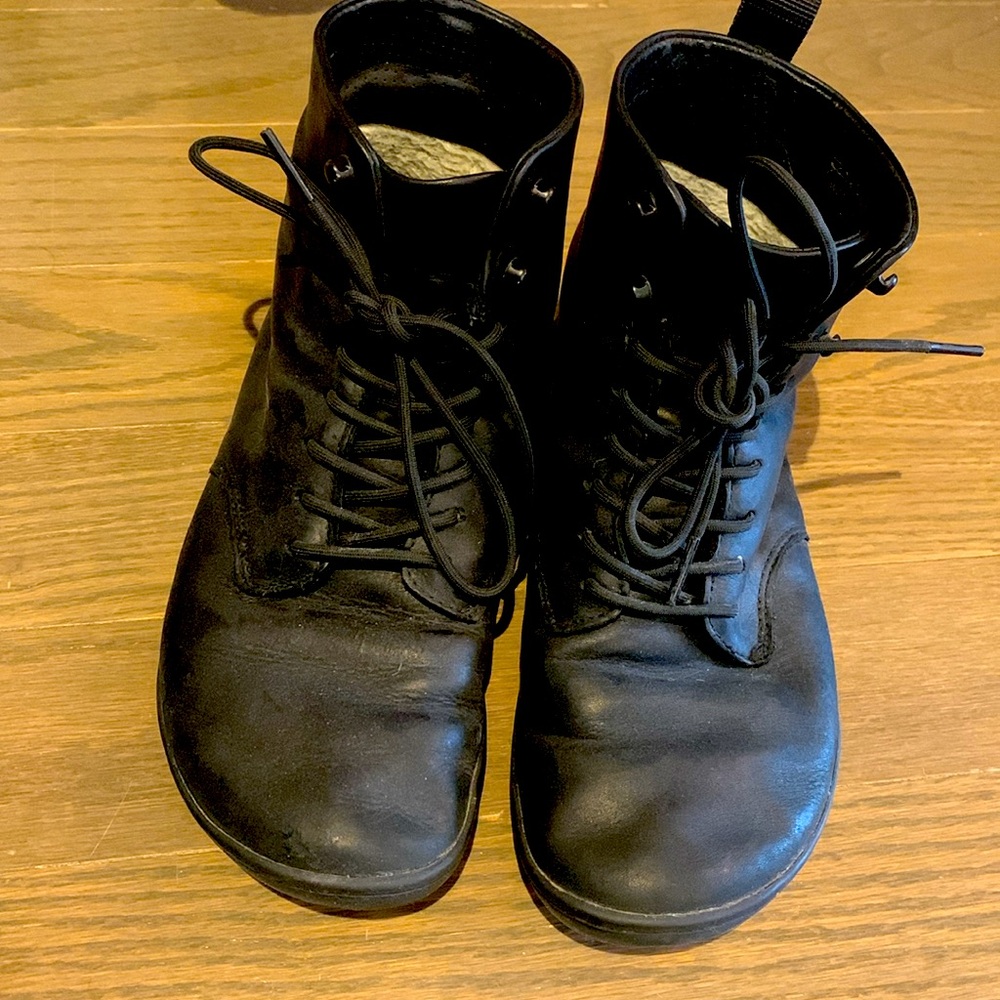 Vivo barefoot black leather boot size 5.5